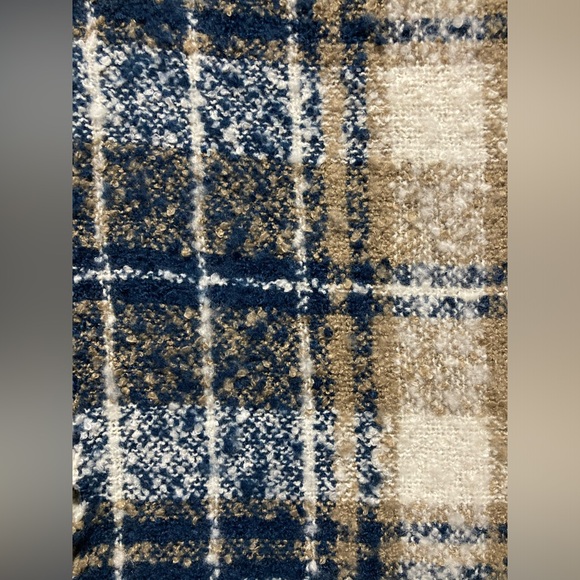 Plaid infinity scarf blue tan cream soft, 33.5"x11.5" plus fringe EUC 13000 - Picture 6 of 6